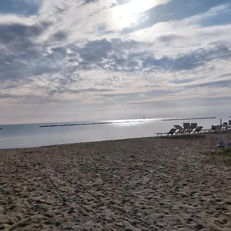 Mansarda Openspace Casa Delle Rondini 住宿加早餐酒店 阿布鲁齐的罗塞托