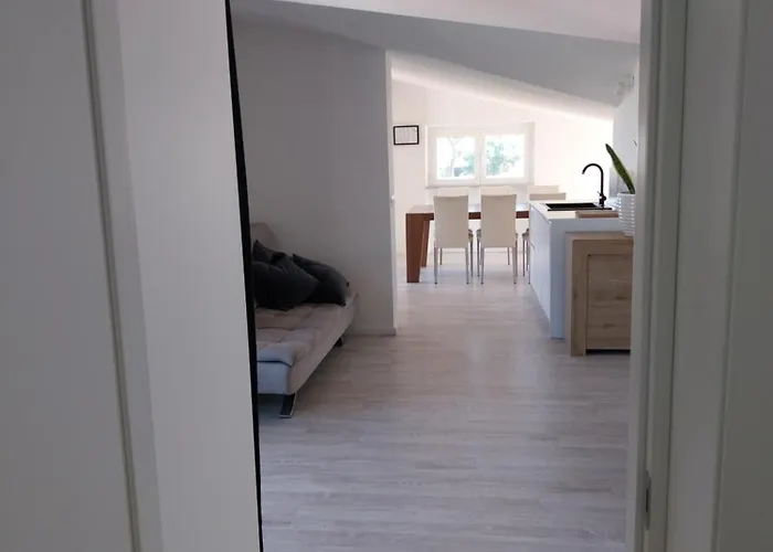 Mansarda Openspace Casa Delle Rondini 4* Розето-дельи-Абруцци